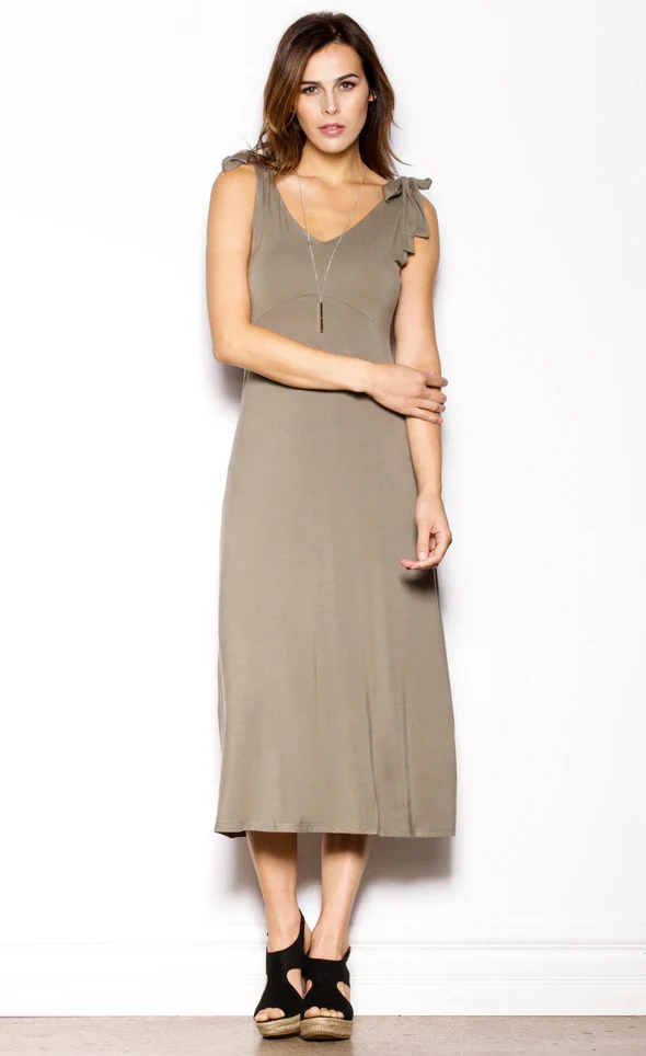 Queen Jolene Dress - Image 3
